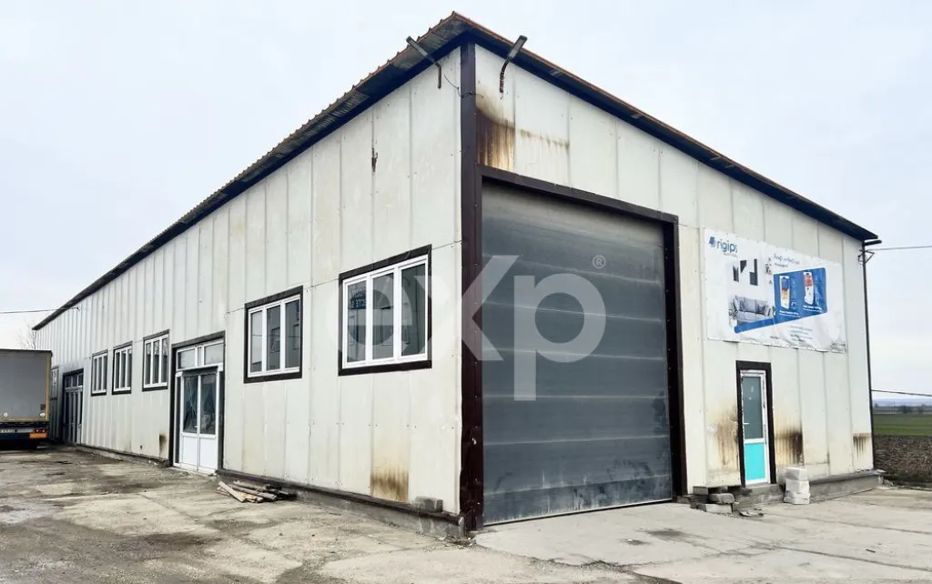 De inchiriat spatiu comercial hale depozitare birouri