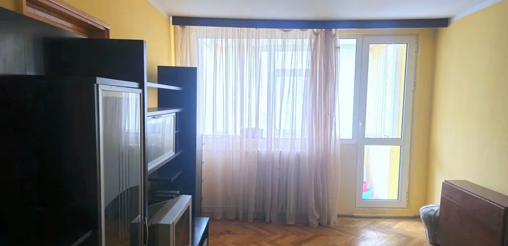 Apartament 3 camere de vanzare Tiglina 1 Strada Satur