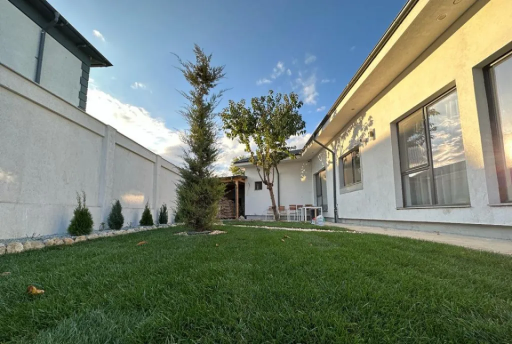 Casa de vanzare 3 camere Pod Butelii Gata de mutat