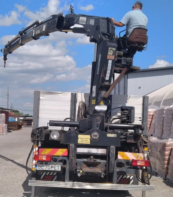 Autocamion Volvo FM 62 RB Schwarzmuller cu macara hidraulica tip HIAB 26 000 eur