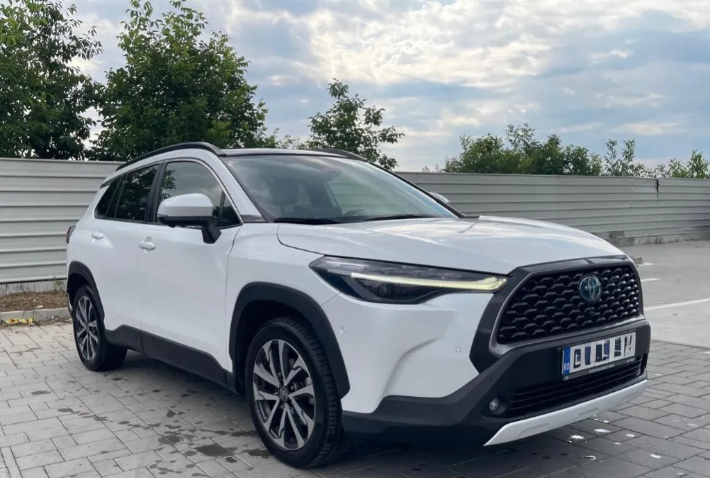 TOYOTA COROLLA CROSS HYBRID Exclusive 4WD 2 0 197 CP Automata Trapa panoramic 30 000 eur