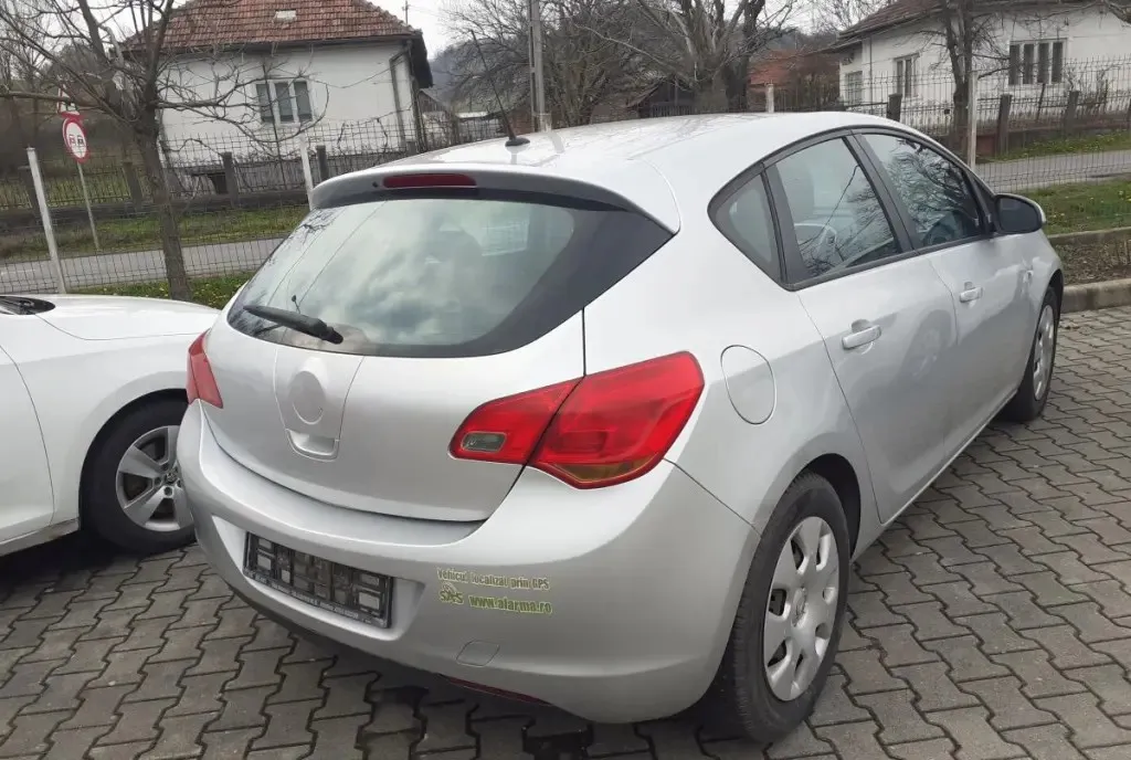 Opel Astra 1 7 CDTI 1 900 eur