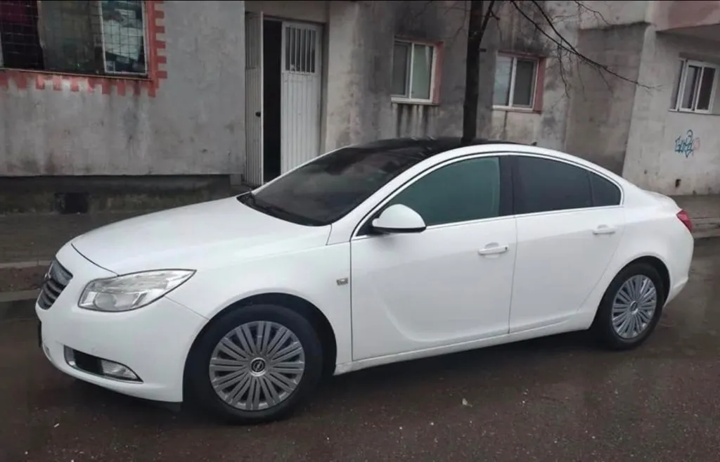 Opel insignia 2010 3 850 eur