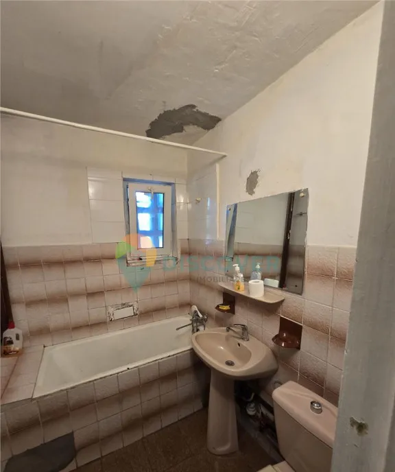 Podu ros 3 camere etaj 2 sens Giratoriu 94000 euro