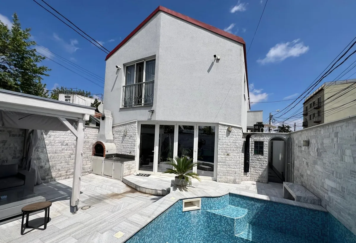 Rahova Antiaeriana vila cu piscina terasa si garsoniera independenta