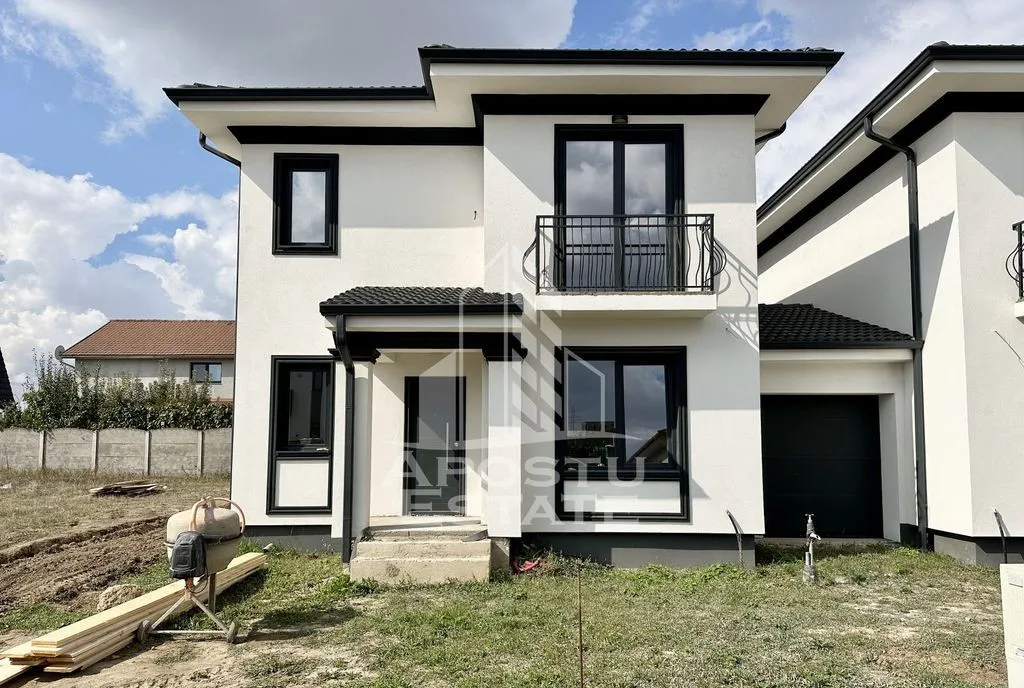 Jumatate de duplex cu 5 camere despartit prin garaj 131