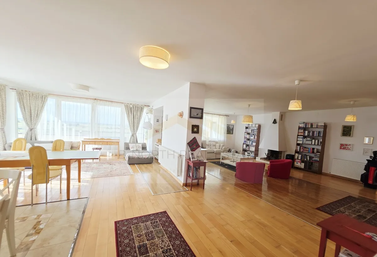 Penthouse 148mp cu terase75 mp si semineu Corbeanca