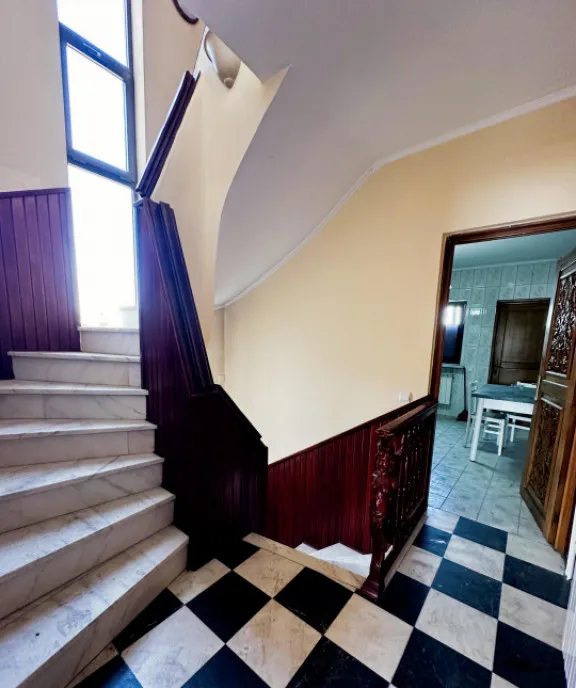 investitie -Casa 8 camere 13 Septembrie Pandu