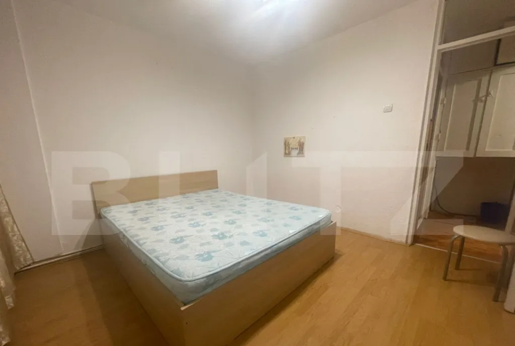 Apartament 3 camere 70 mp si balcon inchis