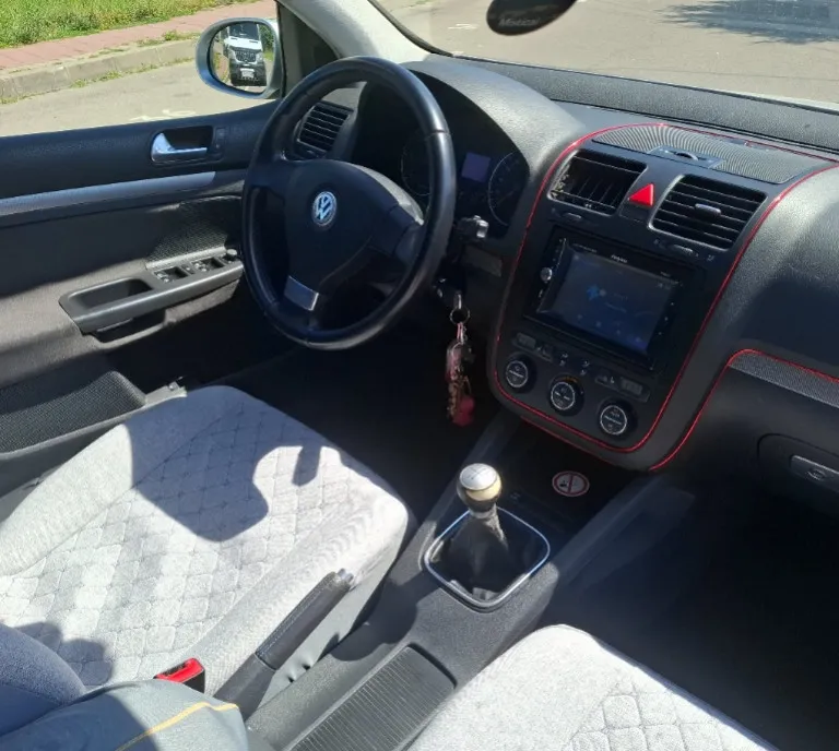 VW Golf 5 2008 1 9 Tdi 105 cai climatronic proprietar 2 750 eur