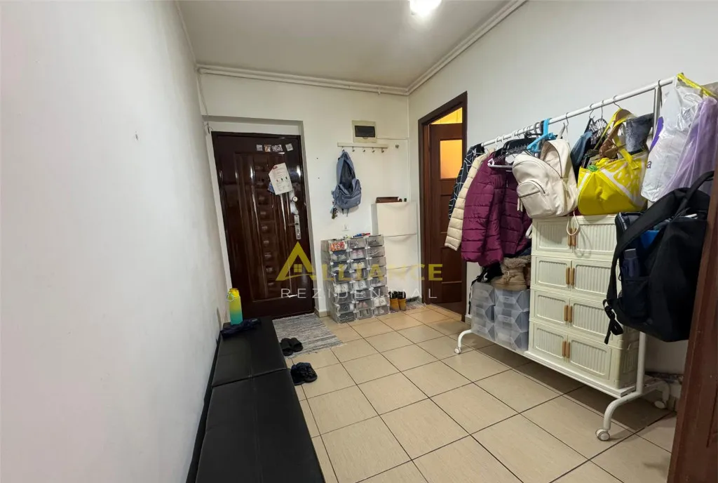 Apartament 3 camere 77 mp Drumul Fermei