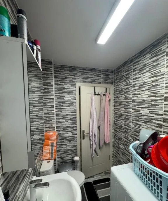 Casa cu etaj si demisol la gri 170 mp utili 300 mp teren