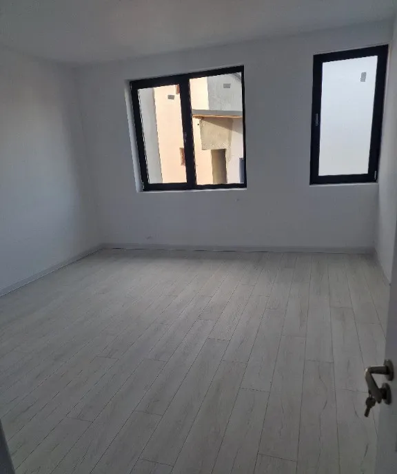 Proprietar vand vila p 1 p curte 5 cam Aparatorii patriei