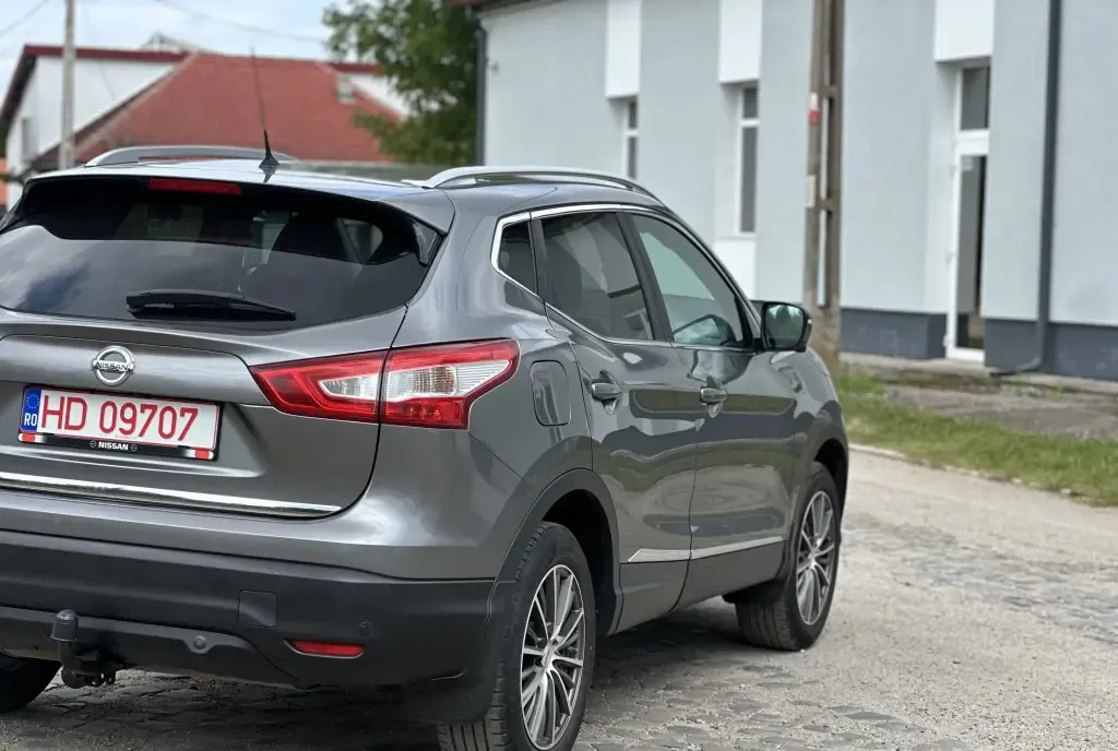 Nissan Qashqai Tekna 2WD BiXenon camere 360 af 2016 luna 07 navi pano 8 270 eur