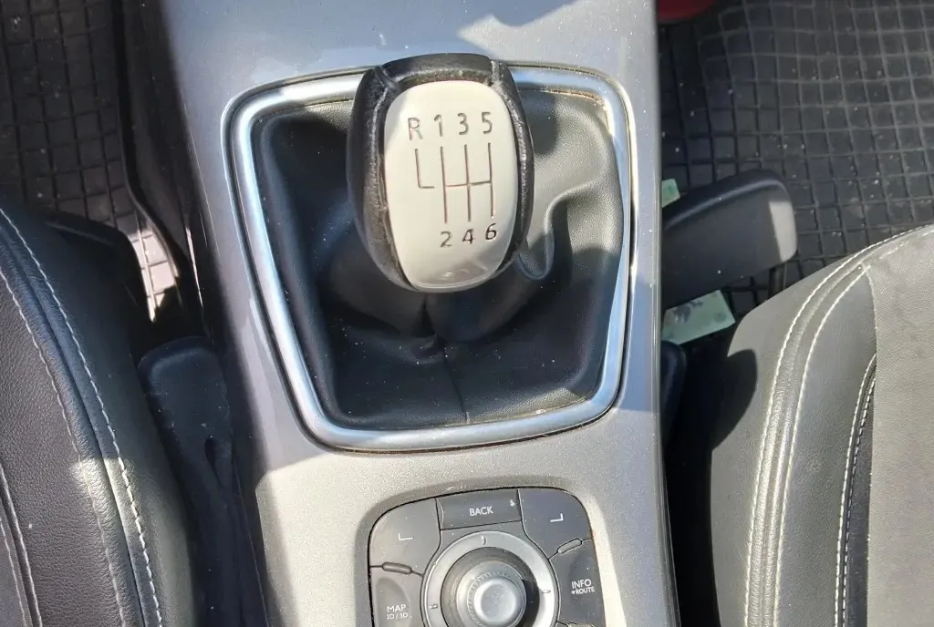 Renault laguna 3 an 2011 1 5 3 300 eur
