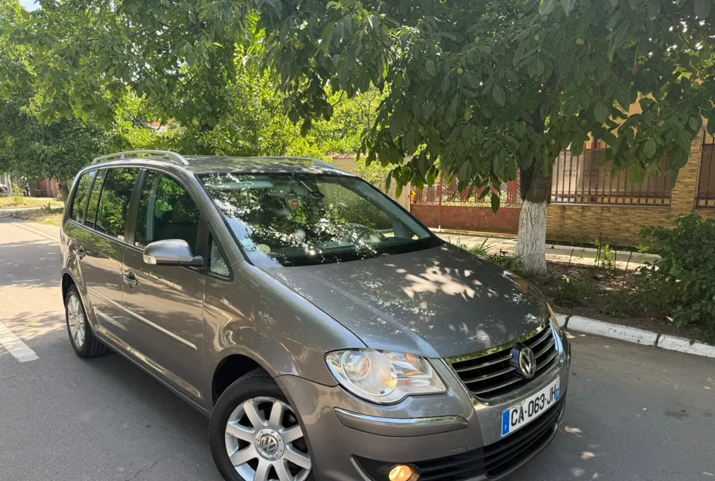 Volkswagen Touran DSG 2 0 Tdi-140 Cp- Recent adus 3 800 eur