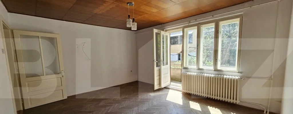 Casa cu 2 apartamente de 3 camere in centru