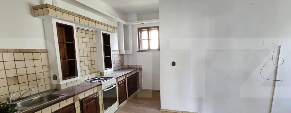 Casa cu 2 apartamente de 3 camere in centru