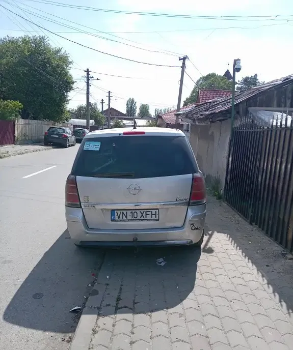 Opel Zafira B 1 9 TDCI 1 000