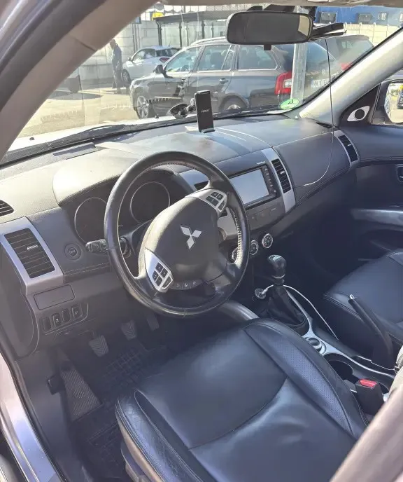 Mitsubishi Outlander- 4x4 - 7 Locuri 6 399 eur