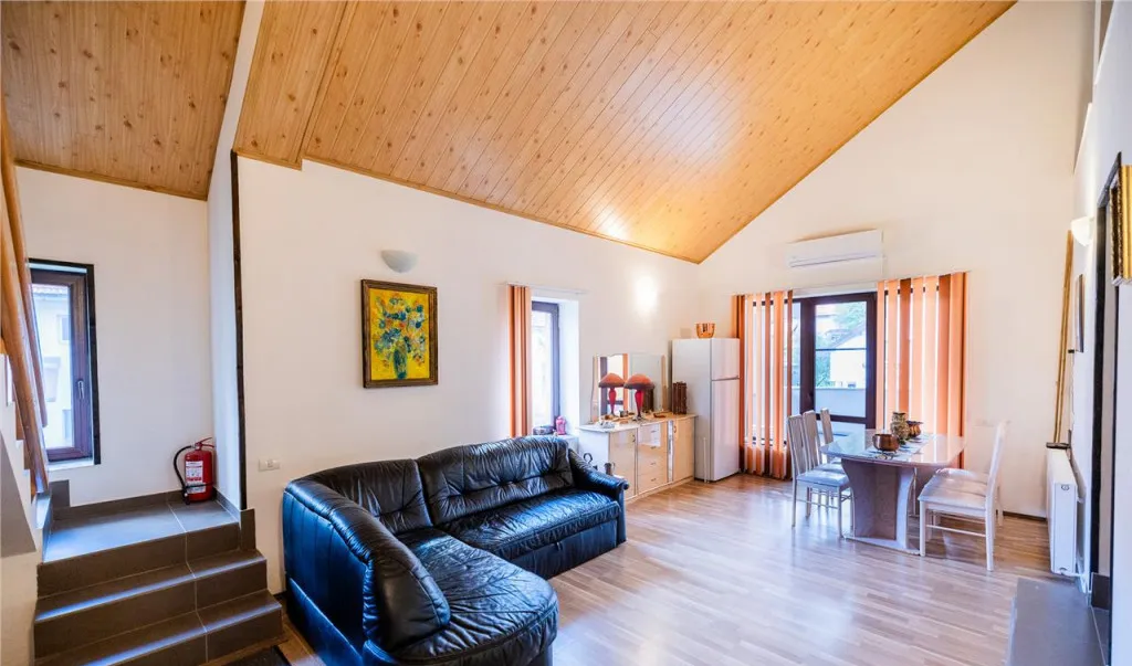 Vila stil si cu potential turistic 8camere 6 bai panoram