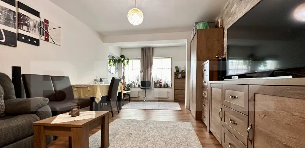 Apartament cu 3 camere si 2 bai curte comuna centrala p