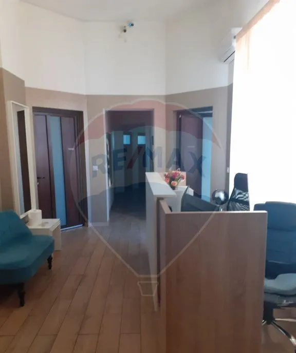 Casa D P E M 816 mp utili 5 locuri parcare Regina Maria