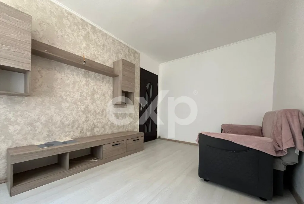 Vanzare 2 camere mobilat si utilat parter central Gaesti