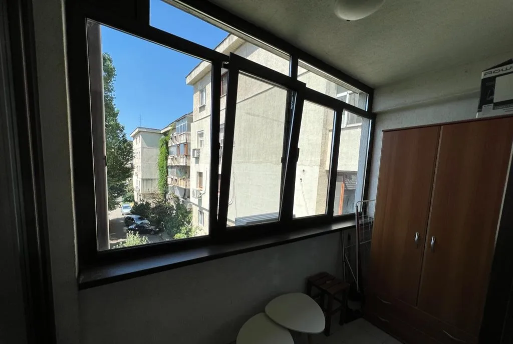 Decebal adiacent 2 camere bloc 2012 boutique