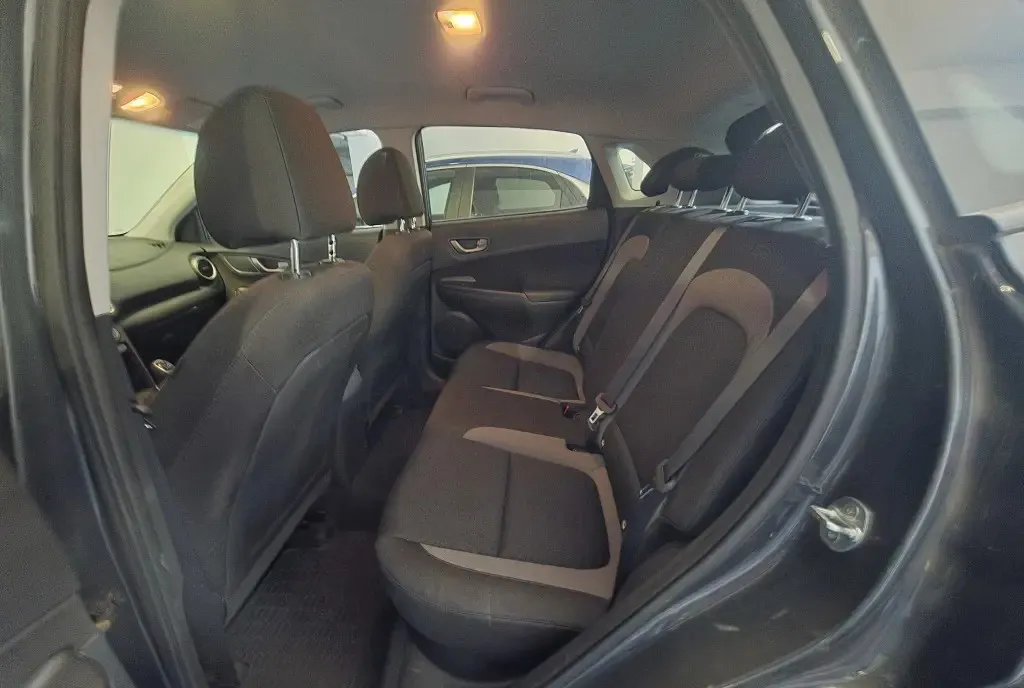 Hyundai Kona Highway 1 0 T-GDi 120 CP 23 500 km 2 seturi complete de roti 15 000 eur