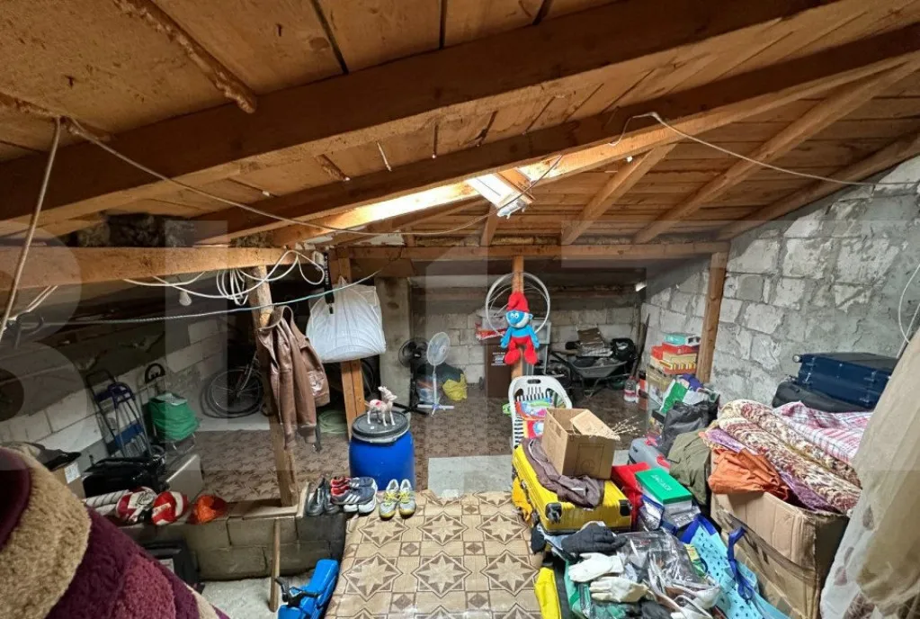 Casa P M 4 camere 130 mp utili 207 teren zona Romanesti