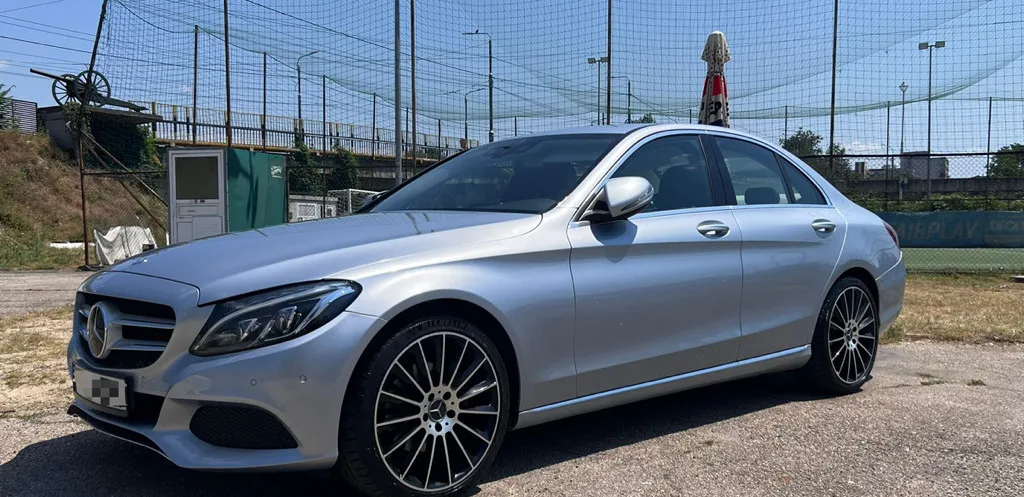 Mercedes Benz 220W205 km reali fara daune 14 900 eur