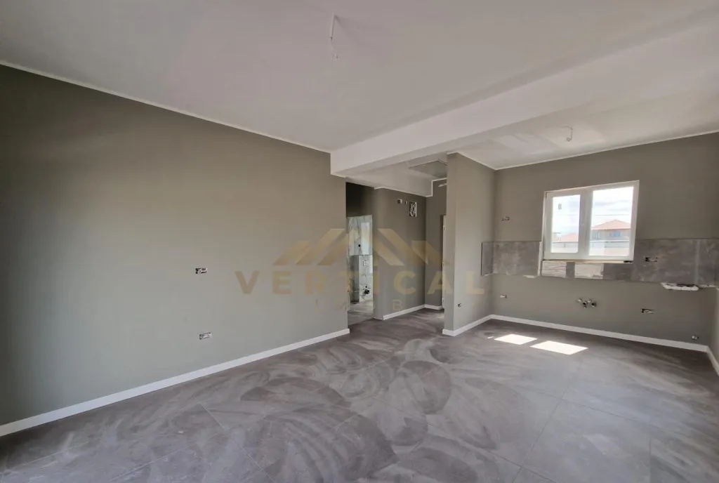 Casa intre case 3 Camere 2 Bai Berceni