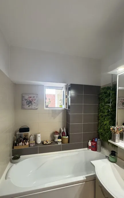Apartament 3 Camere Nicolina Rond Vechi 80 mp etaj 1 bl 1989