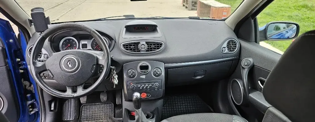 Renault Clio 3 auto 2 200 eur