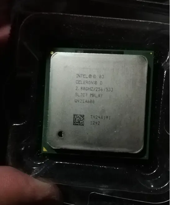 procesor Intel Celeron 4 CPU 2800 Mhz