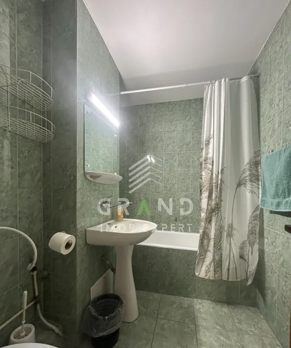 3 camere 2 bai 2 balcoane aer conditionat parcare