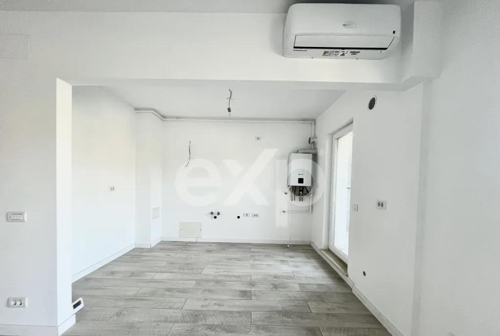 De vanzare apartament 2 camere parcare subterana piscina ext