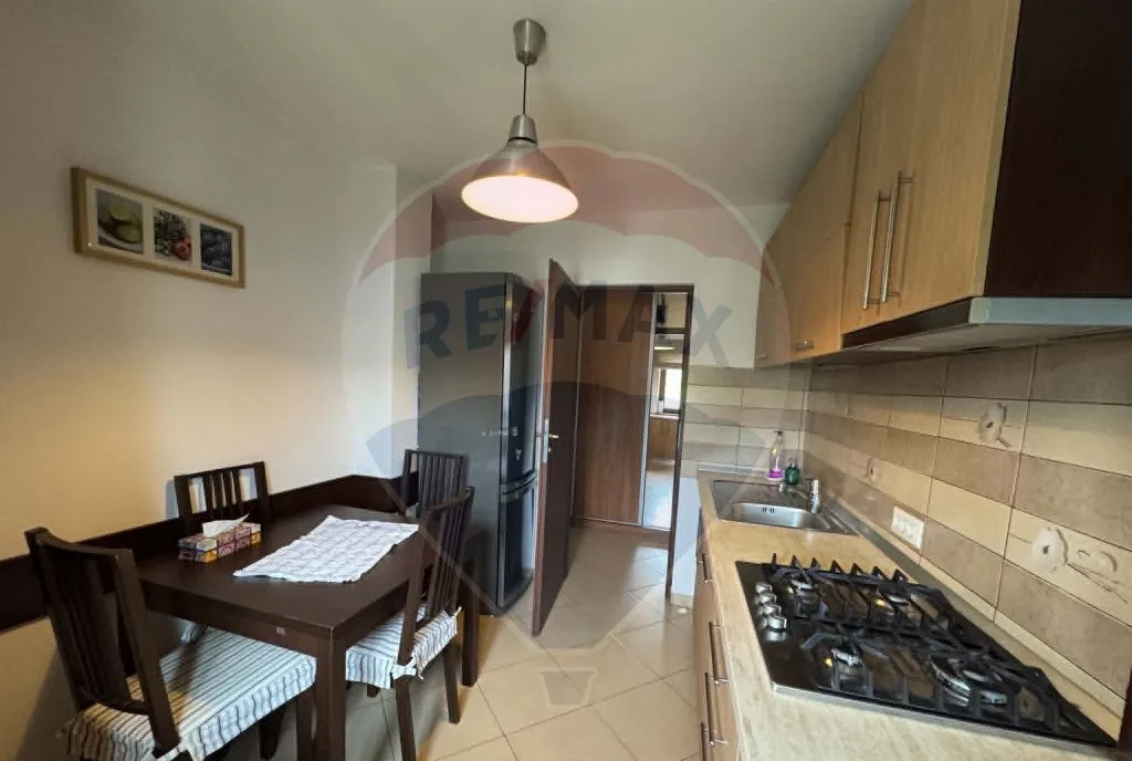 Apartament cu 3 camere de inchiriat in zona Natiunile U