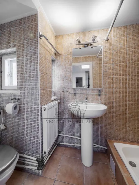 Hala Traian 2 camere in vila modern spatios 70 mp