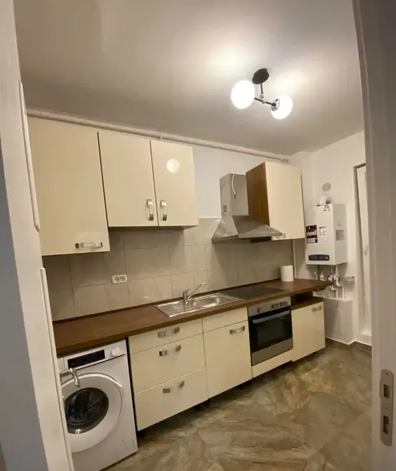 Garsoniera decomandata fond nou