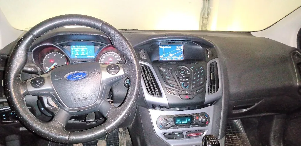 Ford Focus 1 6 Tdci Titanium Gps Xenon proiectoare etc 3 990 eur