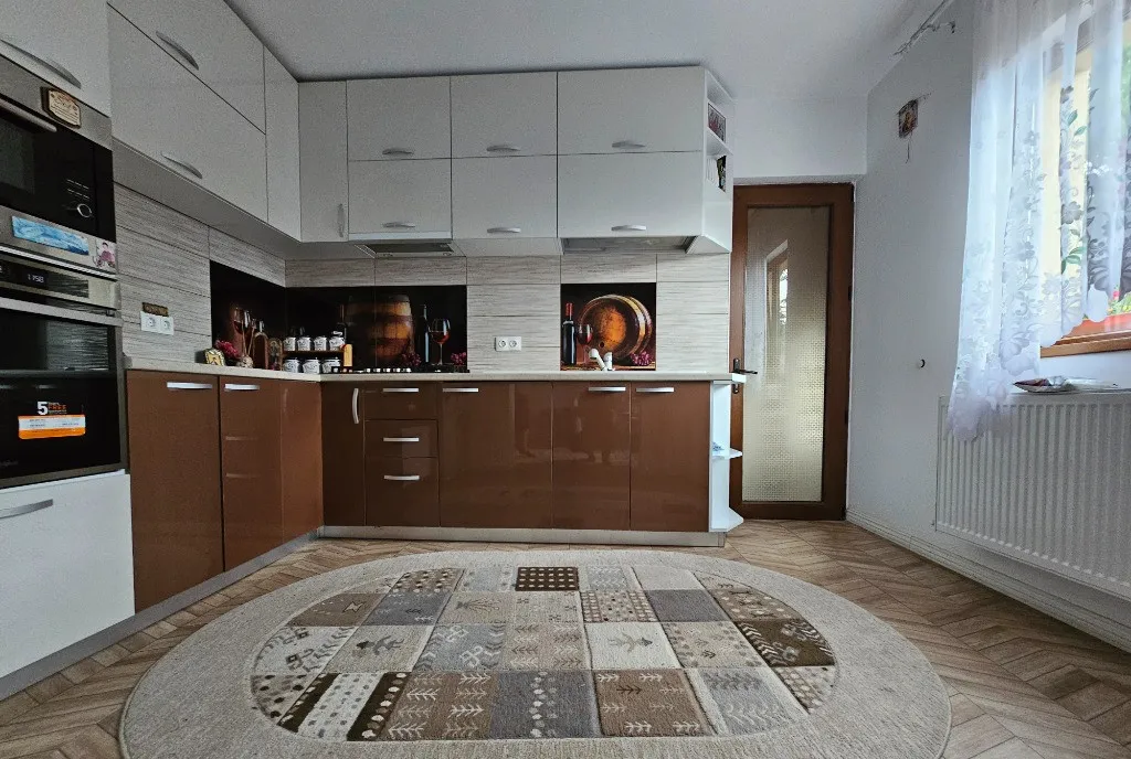 Vila cu 5 camere si teren propriu metrou Anghel Saligny