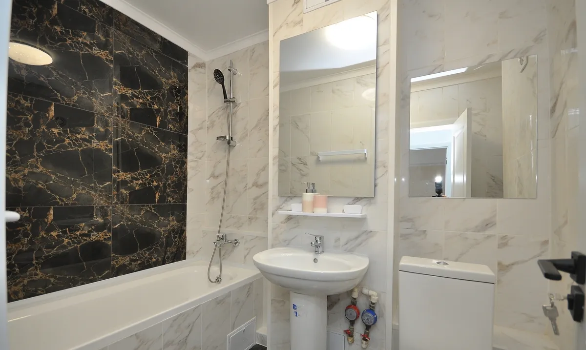 Militari Iuliu Maniu apartament 3 camere decomandat 2 bai renovat complet