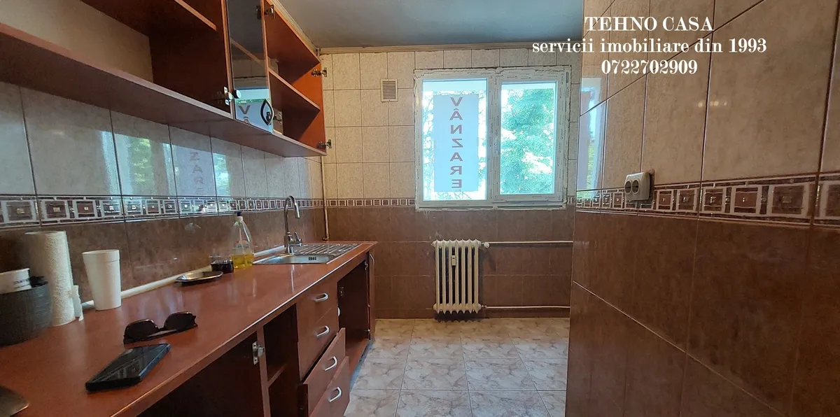 Titan 550 m de Metrou 1 Decembrie 4 camere 2/4 bloc reabilitat