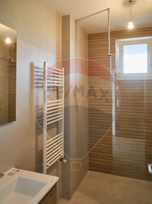 Spatiu versatil in bloc nou perfect pentru birou cabin