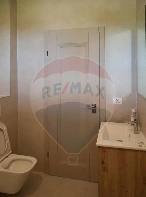 Spatiu versatil in bloc nou perfect pentru birou cabin