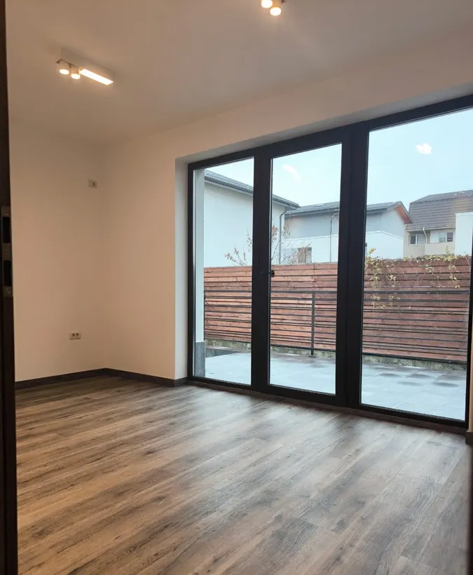 Apartament 3 camere 2 bai terasa curte proprie 115 mp an 2023 NoU