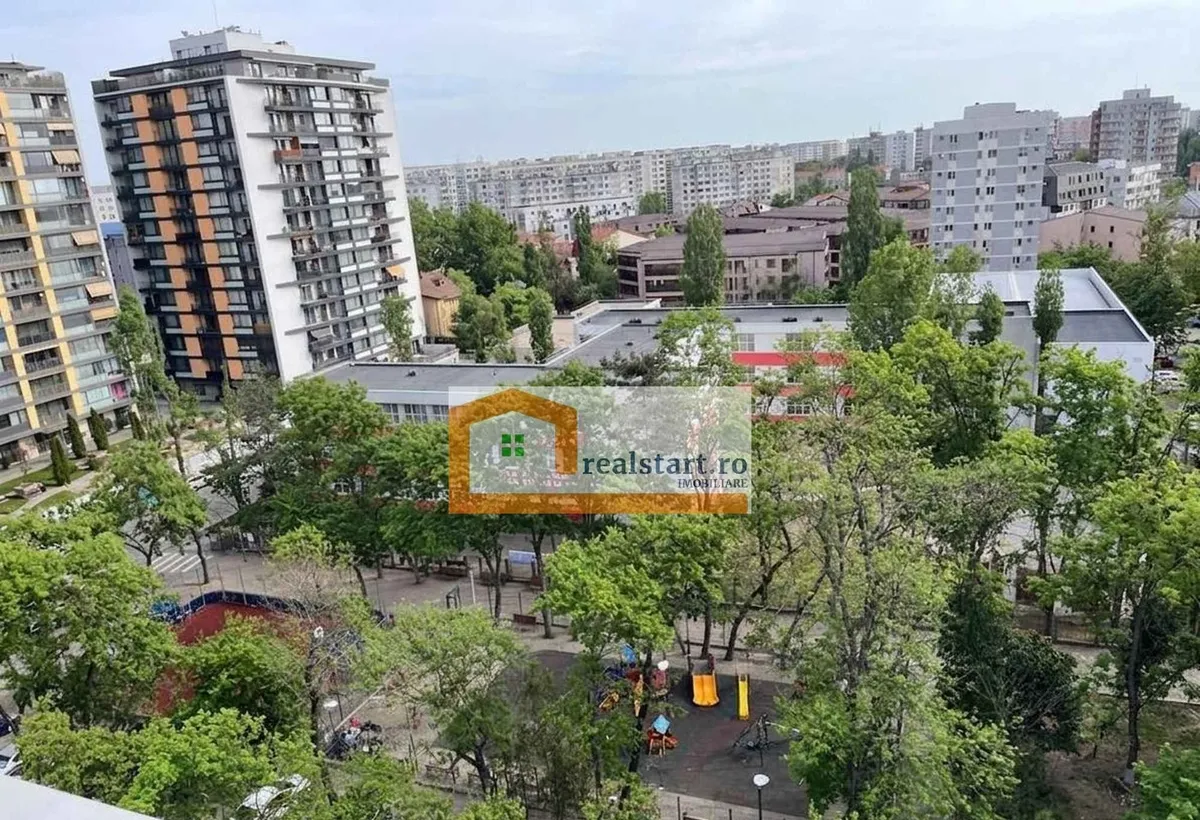 Titan Bloc anvelopat Langa Bebe Tei Scoala Metrou Titan si Auchan Titan
