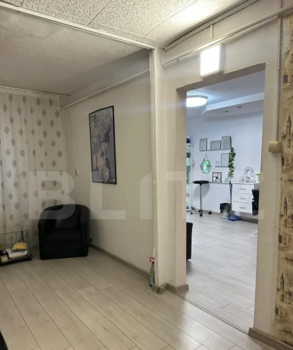 Apartament de 3 camere parter inalt spatiu comercial
